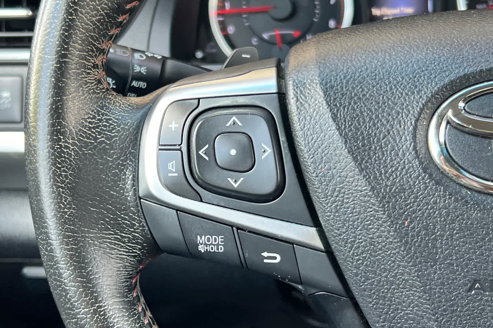 Thumbnail: 2015 Toyota Camry - 23