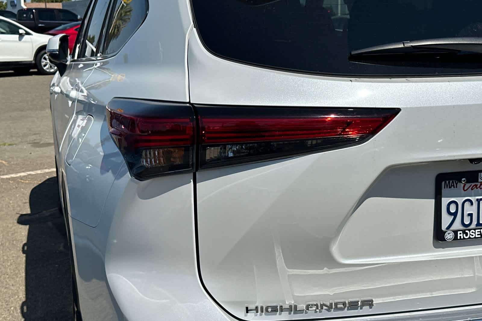 Thumbnail: 2023 Toyota Highlander - 15