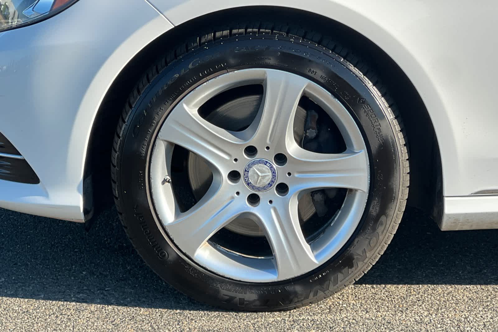 Thumbnail: 2014 Mercedes-Benz E-Class - 32