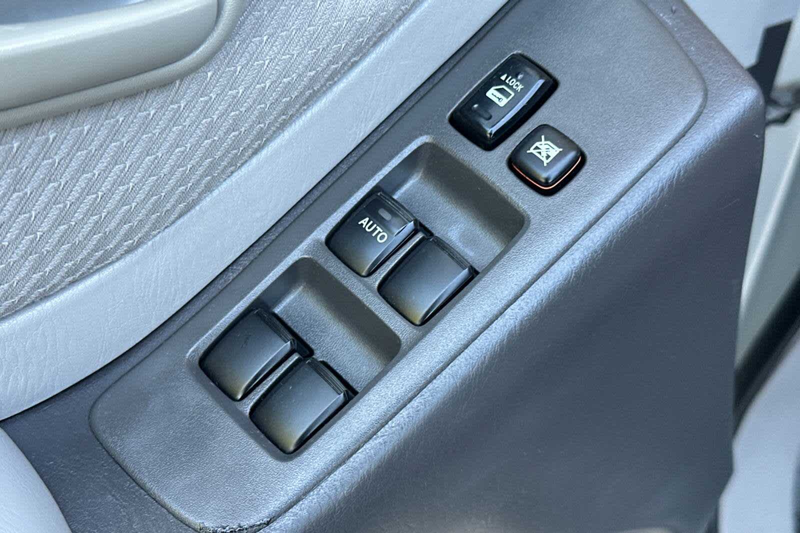 Thumbnail: 2005 Toyota Highlander - 13