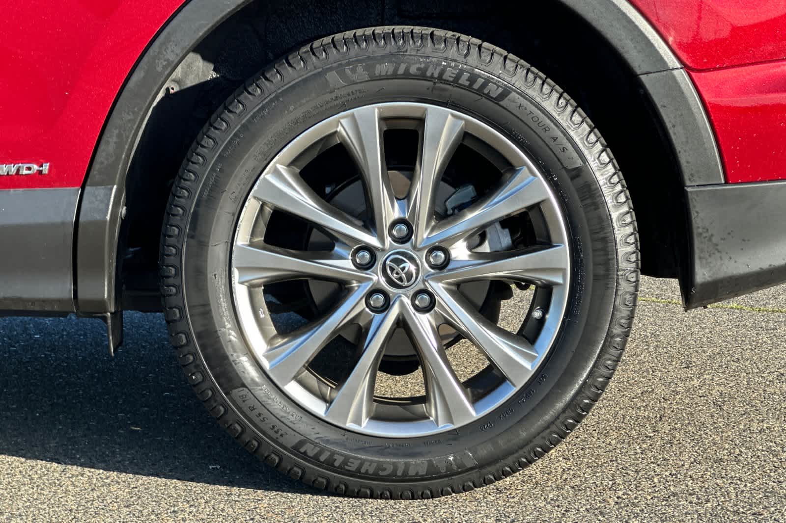 Thumbnail: 2018 Toyota RAV4 - 31