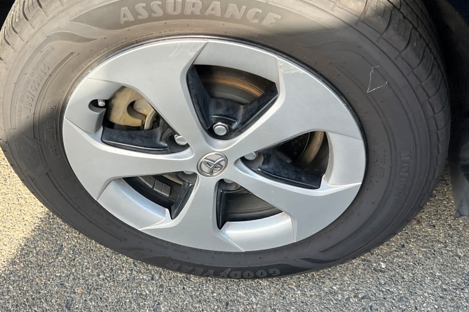 Thumbnail: 2013 Toyota Prius - 17