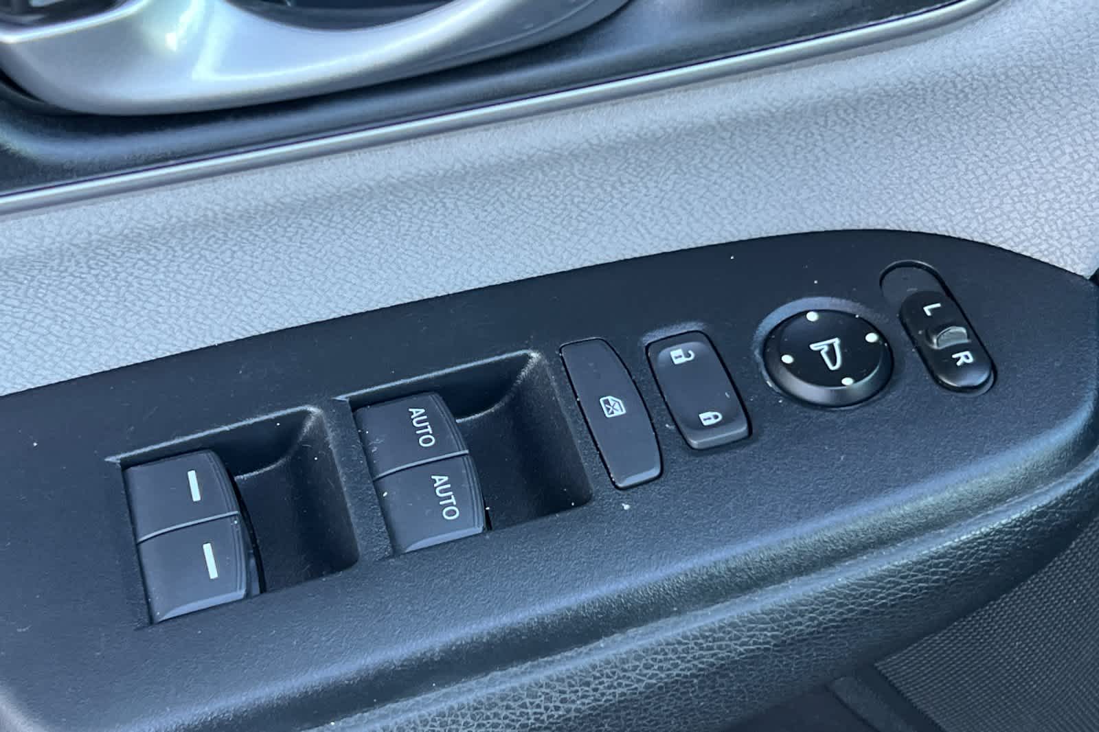 Thumbnail: 2017 Honda CR-V - 13