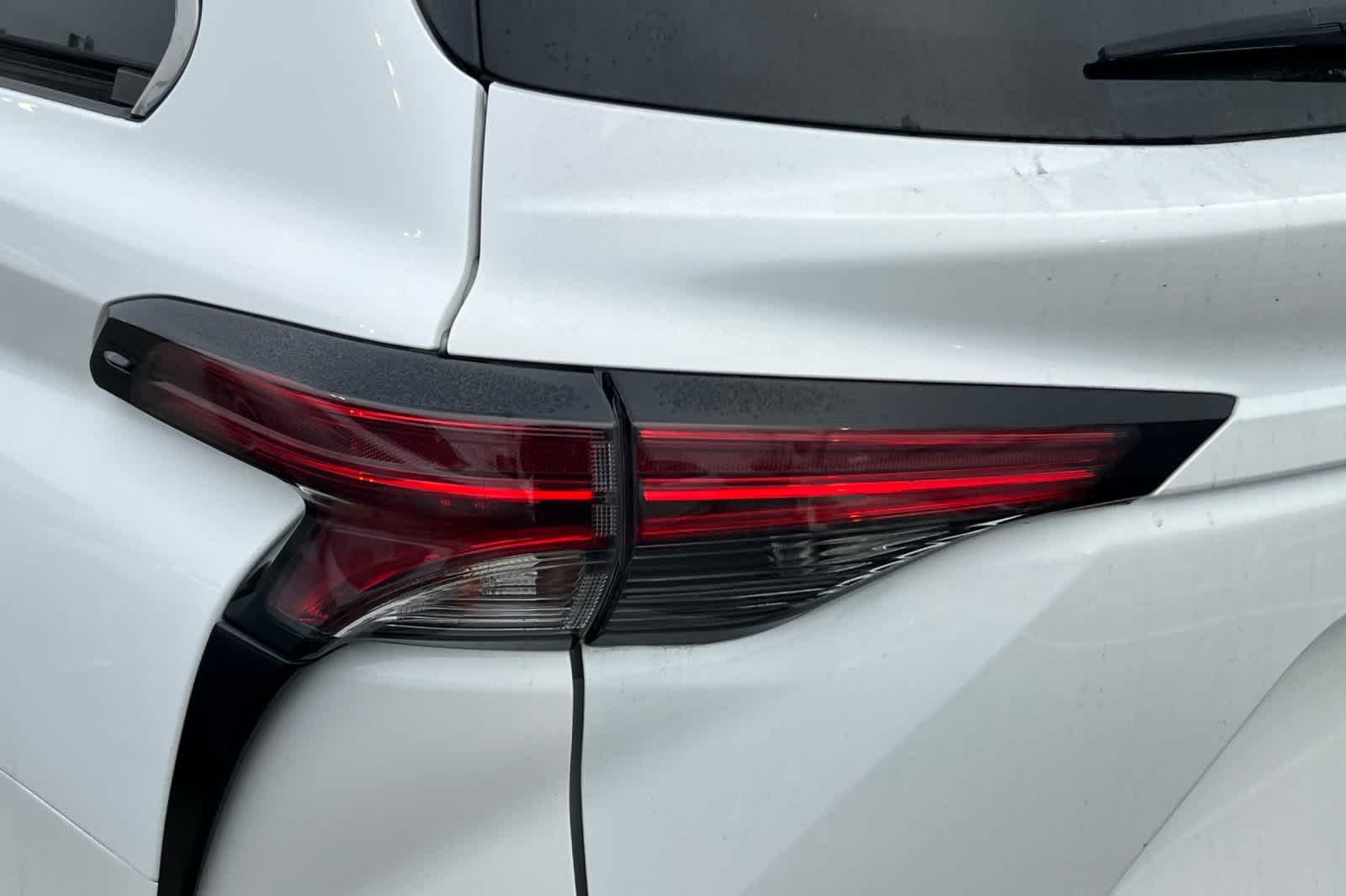 Thumbnail: 2021 Toyota Sienna - 14