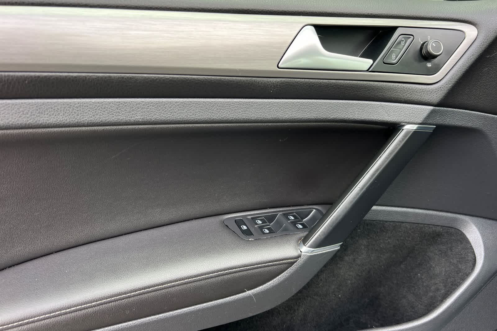 Thumbnail: 2017 Volkswagen Golf - 12