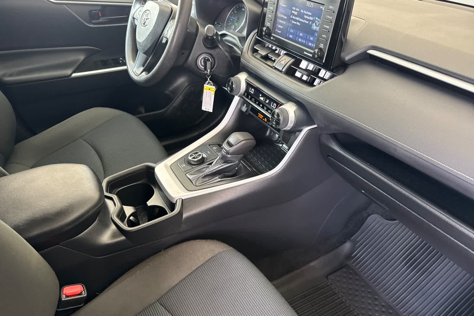 Thumbnail: 2021 Toyota RAV4 - 15