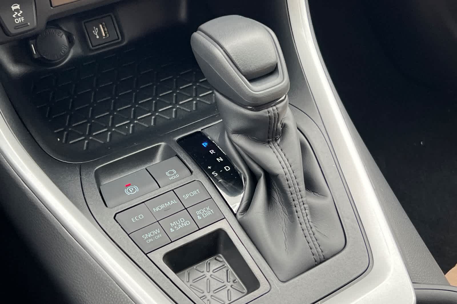 Thumbnail: 2025 Toyota RAV4 - 22