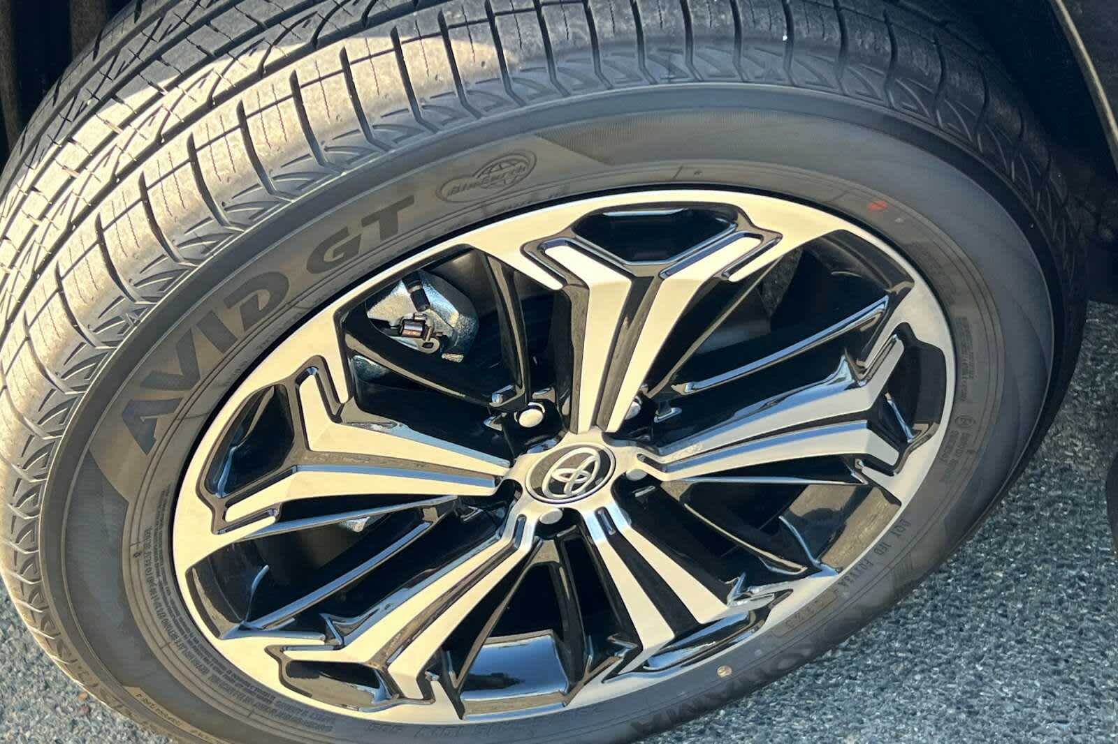 2025 Toyota RAV4 XSE 20