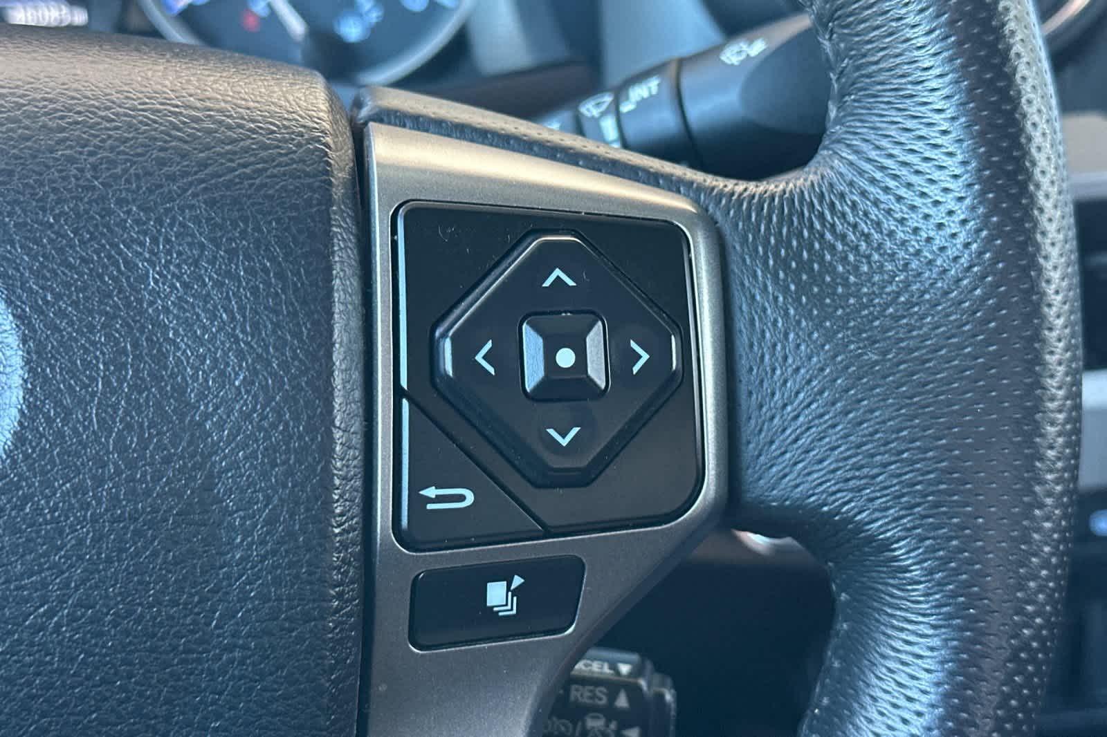 Thumbnail: 2023 Toyota Tacoma - 25