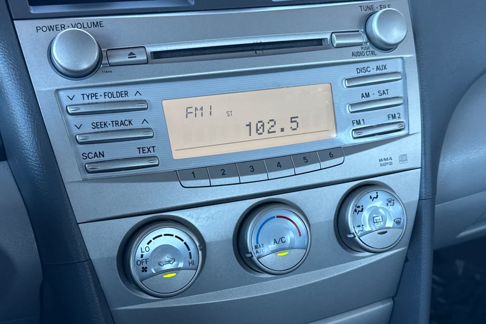 Thumbnail: 2011 Toyota Camry - 19