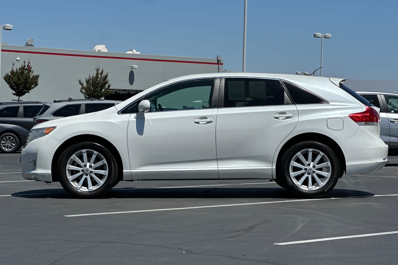 Thumbnail: 2010 Toyota Venza - 9