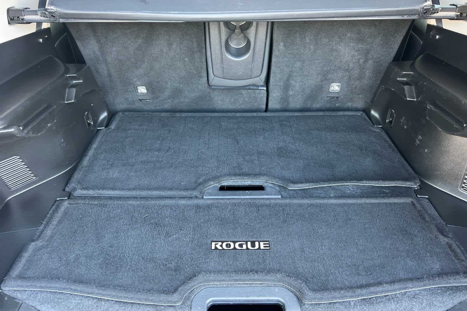 2019 Nissan Rogue SV 16