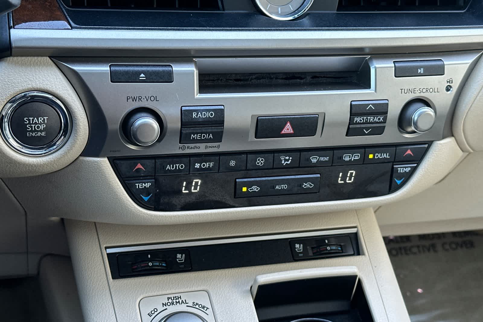 Thumbnail: 2014 Lexus ES - 21