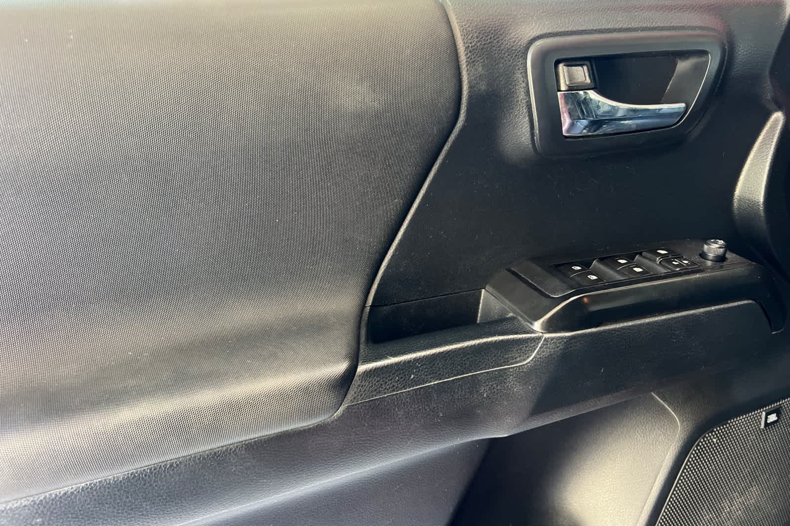 Thumbnail: 2019 Toyota Tacoma - 12