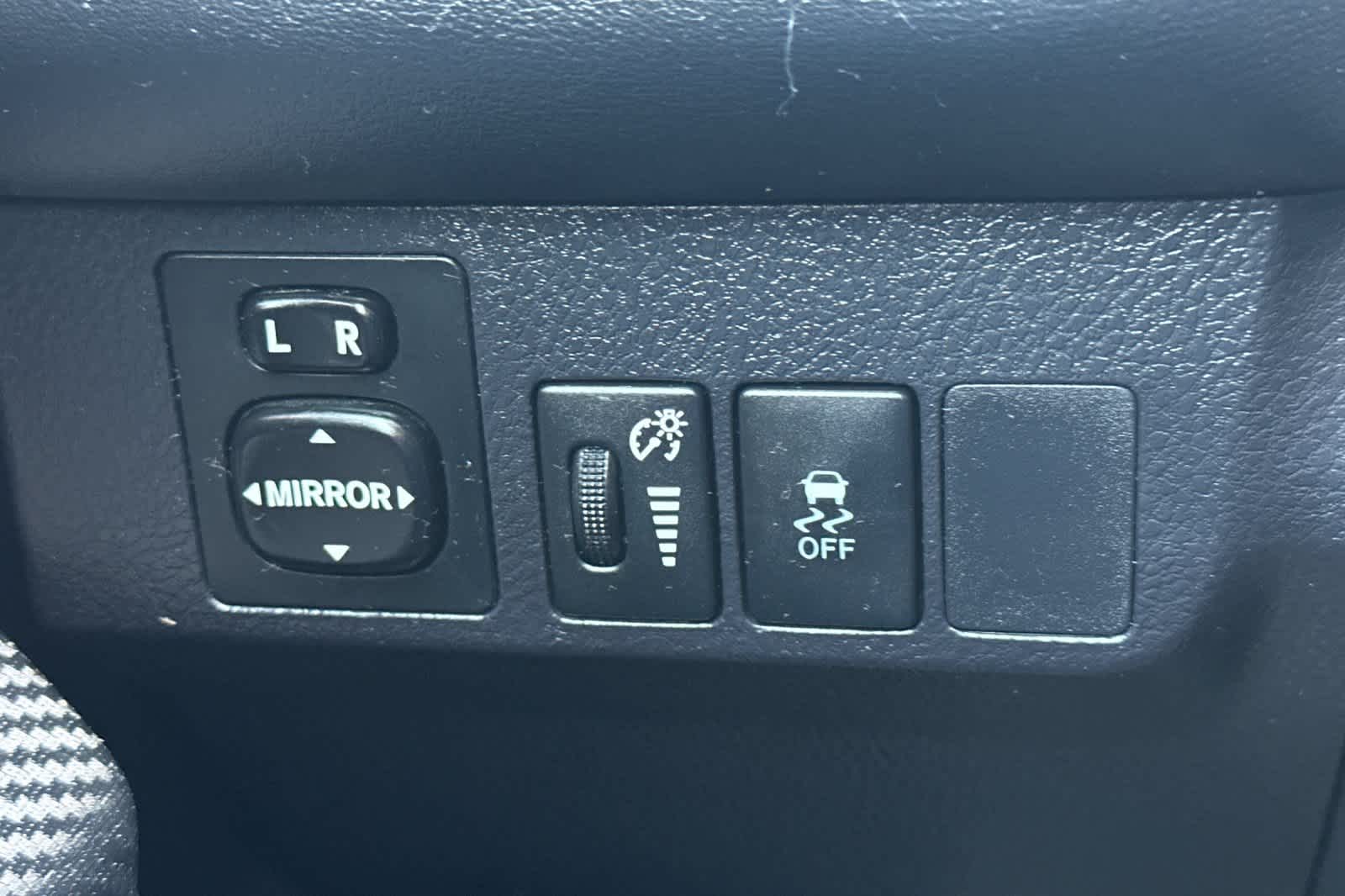 Thumbnail: 2015 Toyota RAV4 - 29