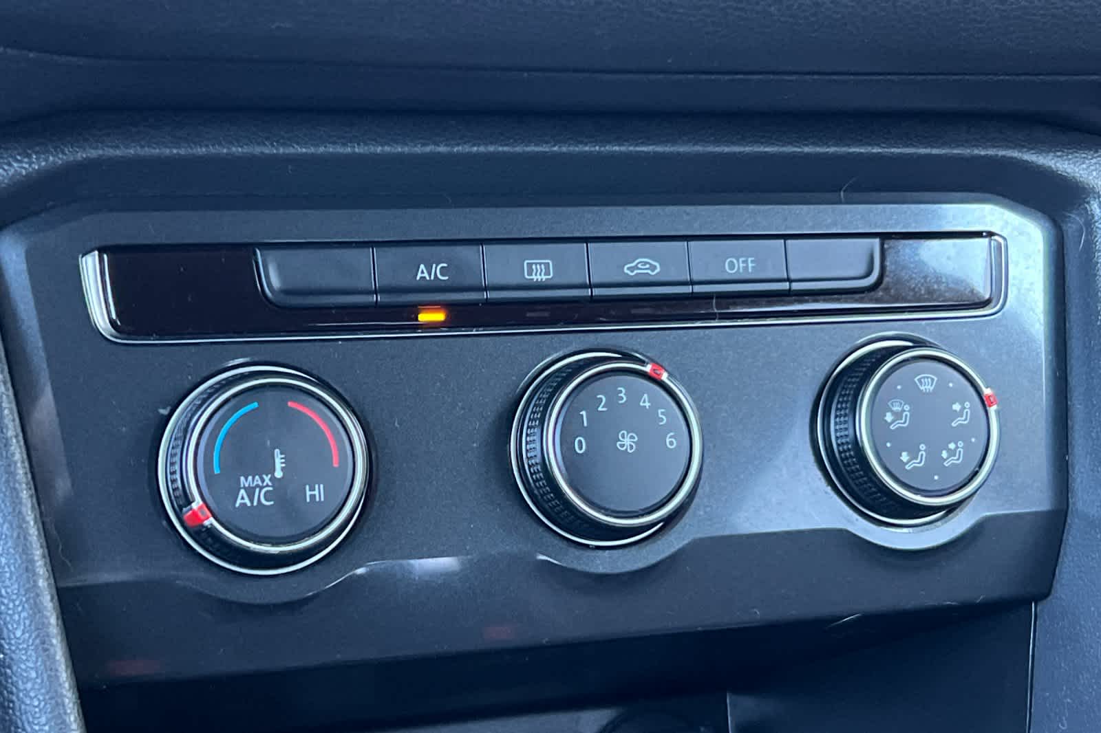 Thumbnail: 2018 Volkswagen Tiguan - 22