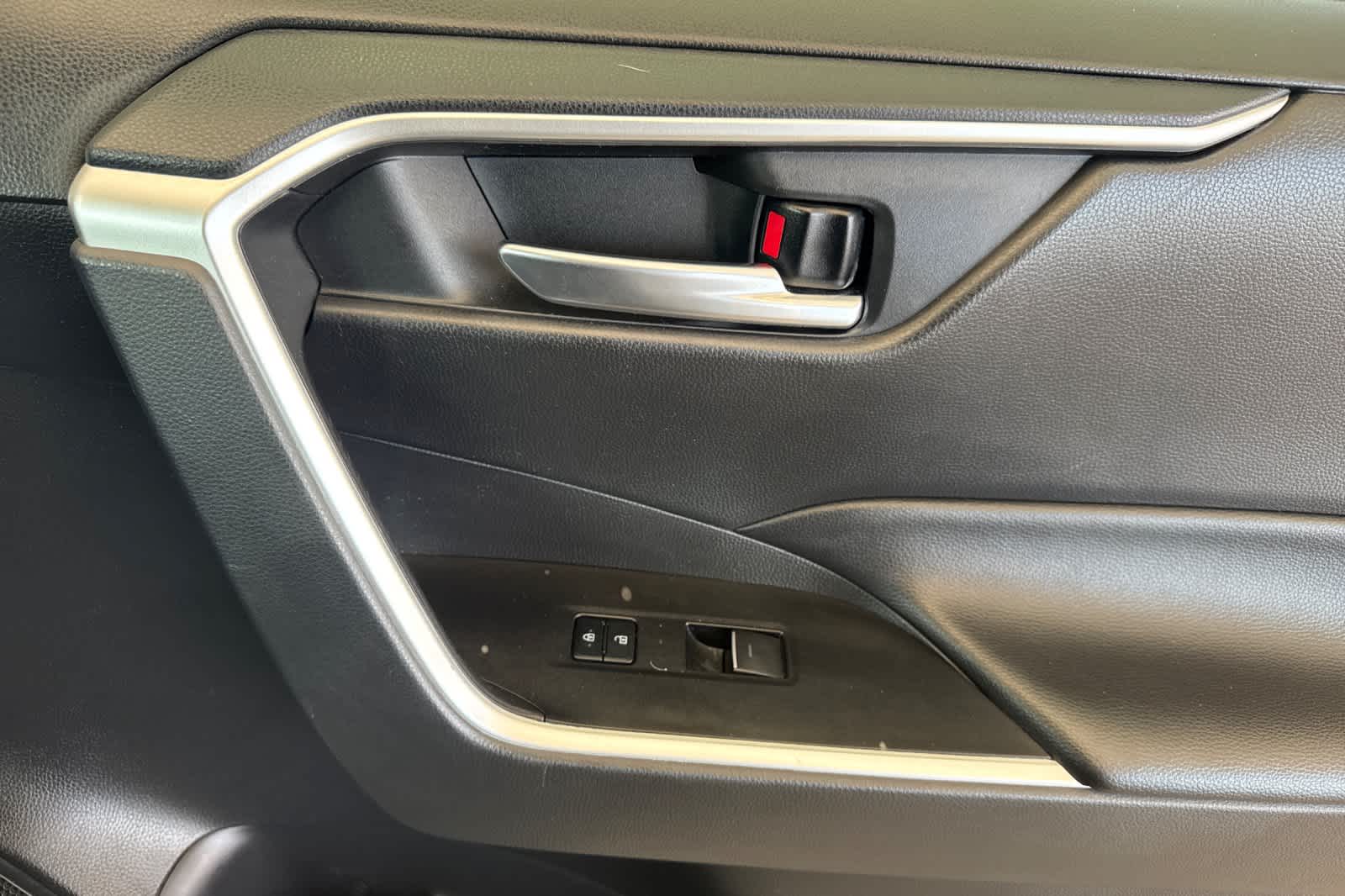 Thumbnail: 2022 Toyota RAV4 - 18