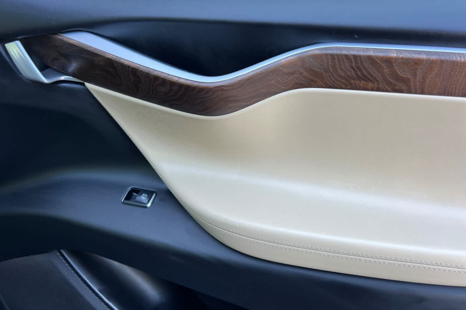 Thumbnail: 2017 Tesla Model X - 19