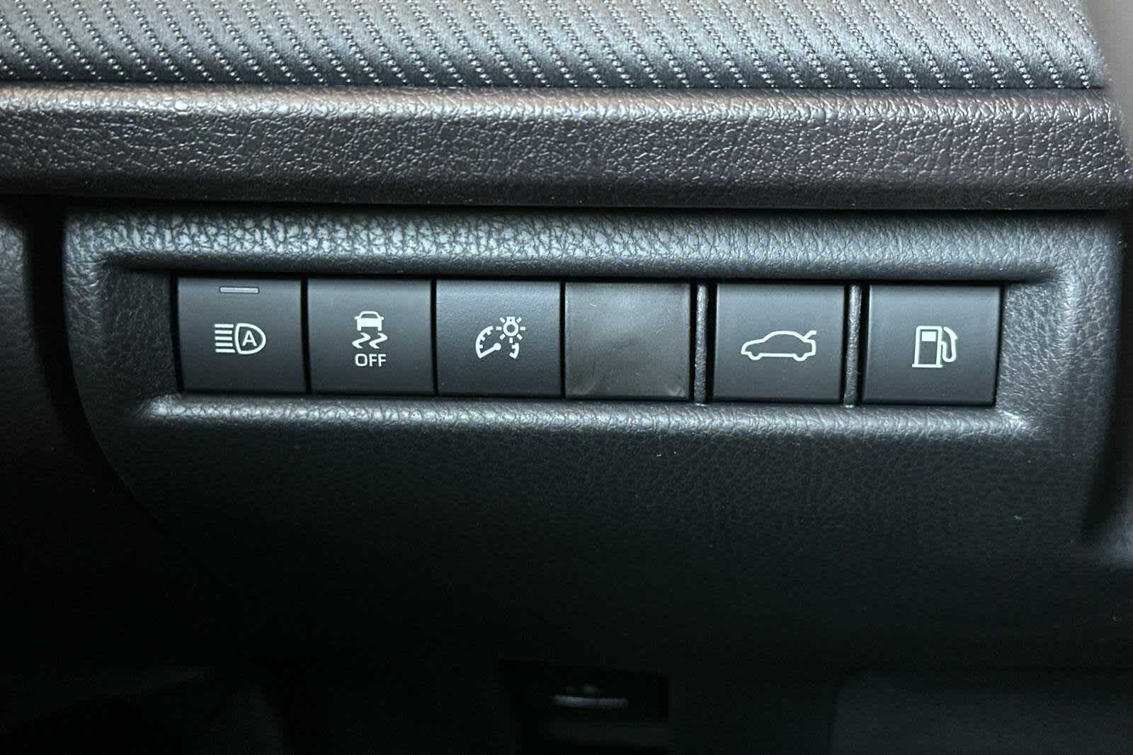 2025 Toyota Camry SE 28