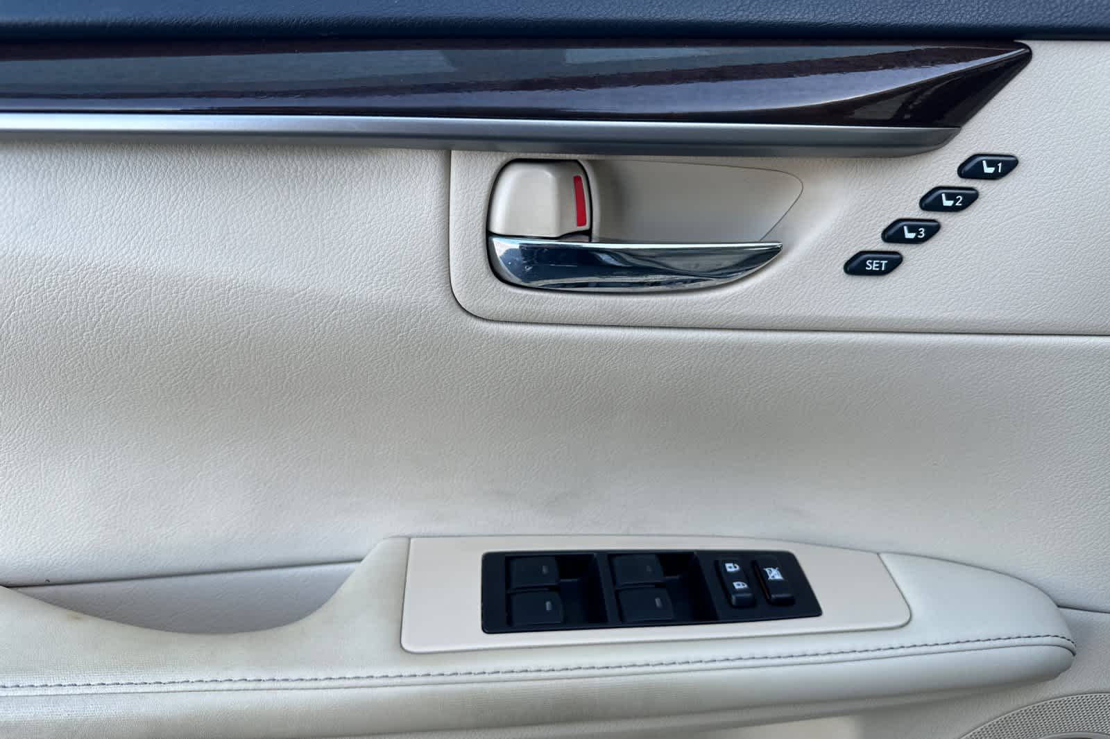 Thumbnail: 2014 Lexus ES - 12