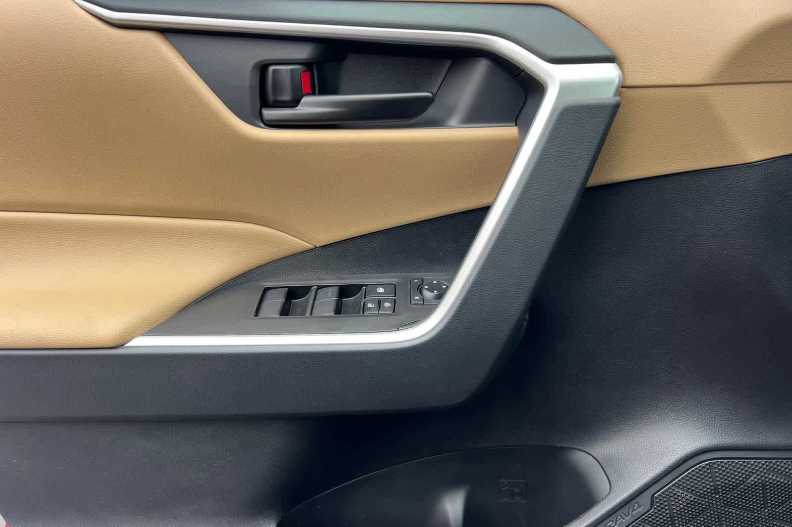 Thumbnail: 2025 Toyota RAV4 - 12