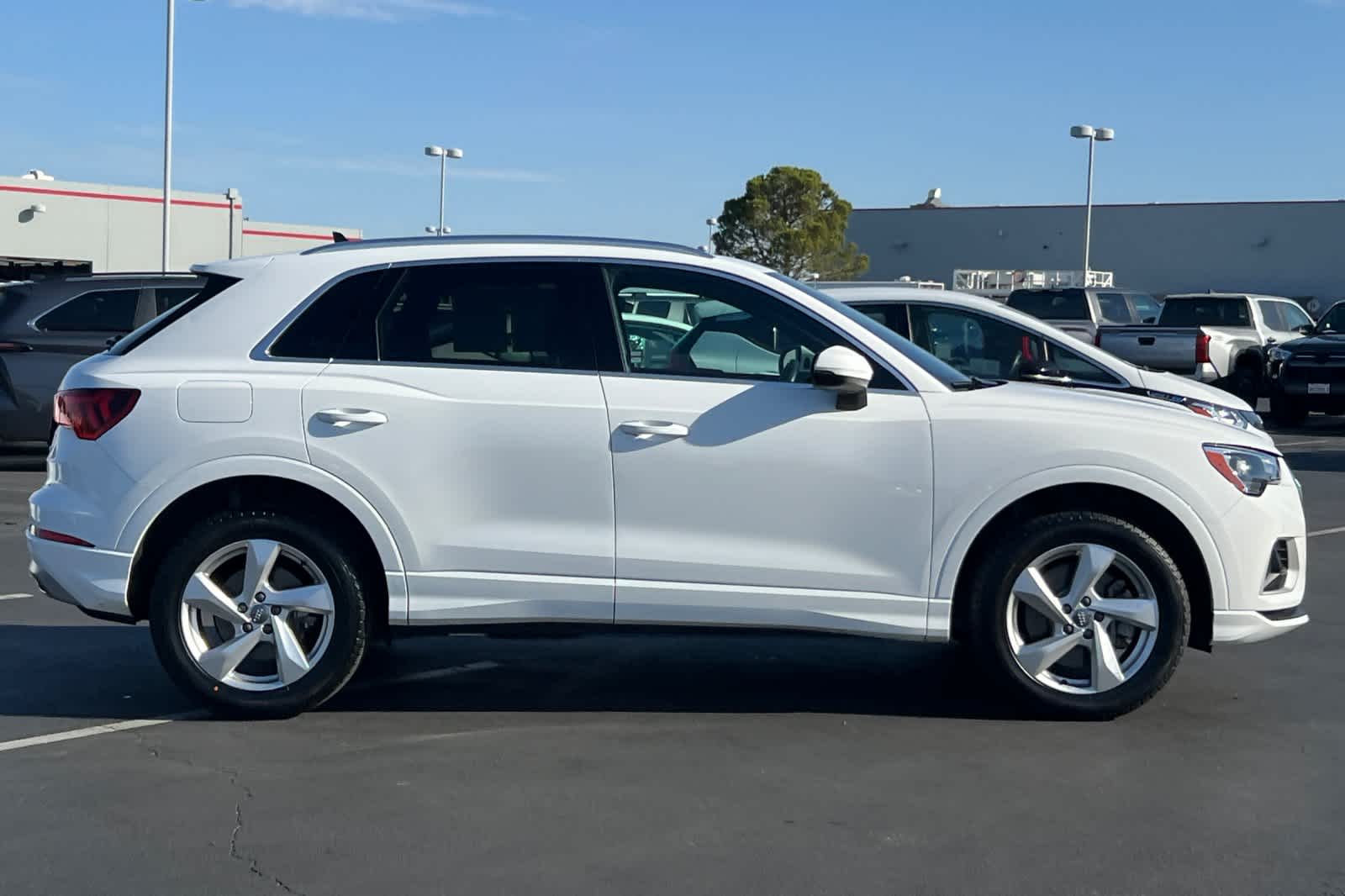 Thumbnail: 2020 Audi Q3 - 6