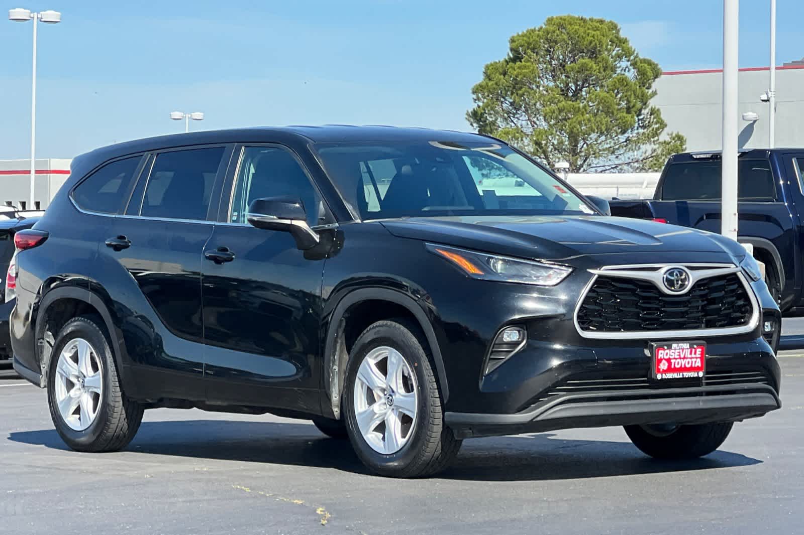 Thumbnail: 2023 Toyota Highlander - 5