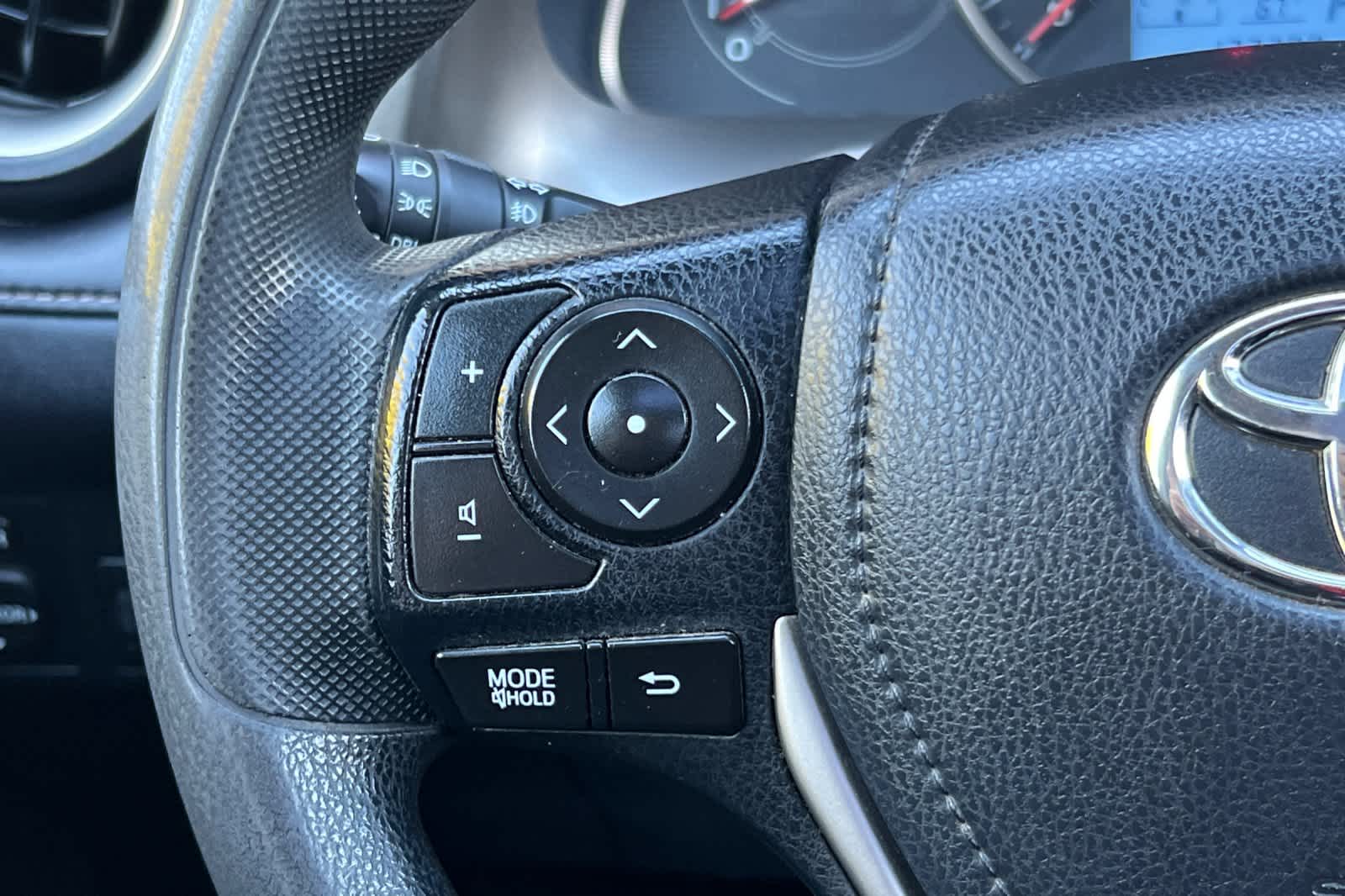 Thumbnail: 2015 Toyota RAV4 - 25