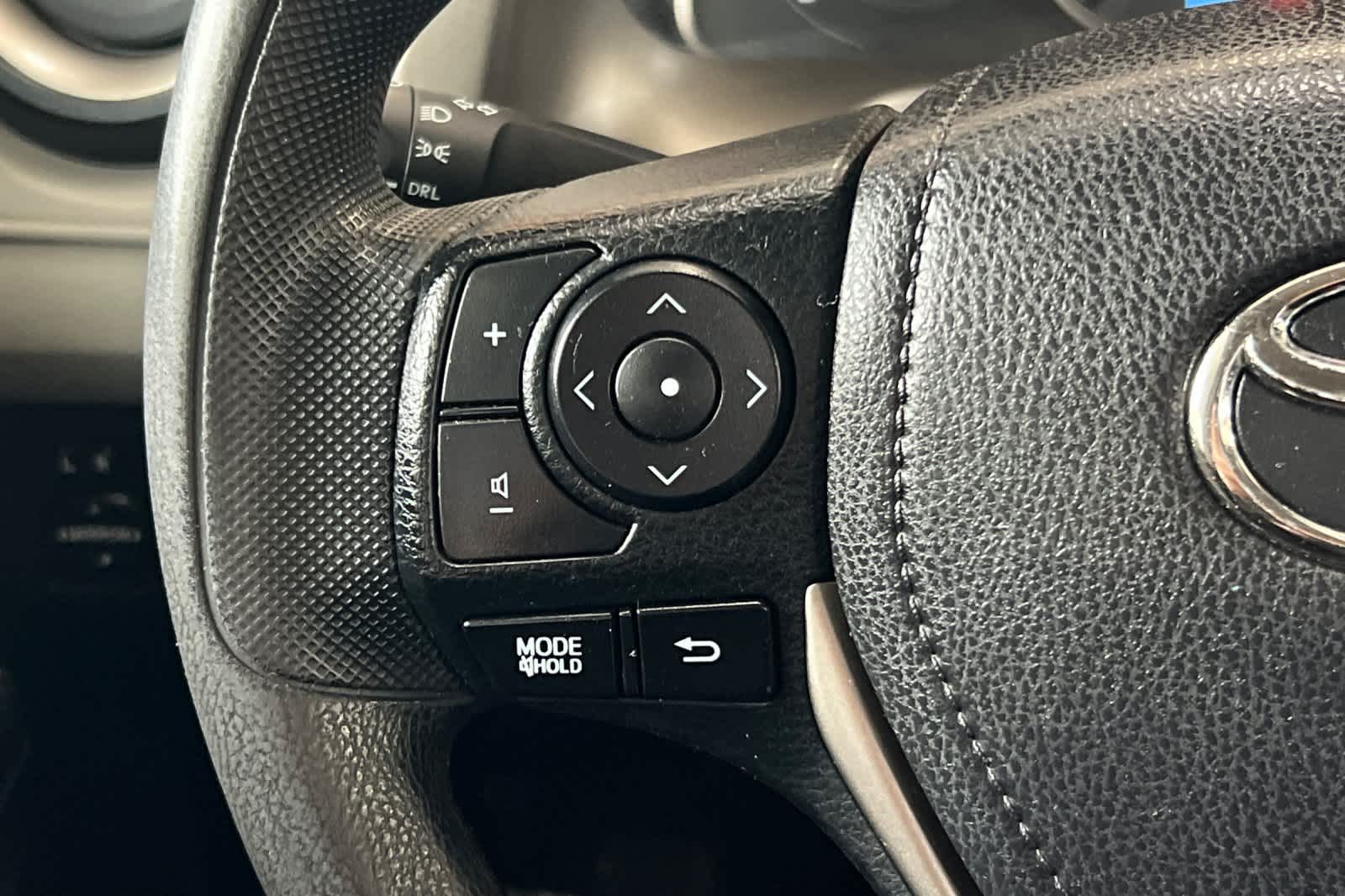 Thumbnail: 2015 Toyota RAV4 - 24