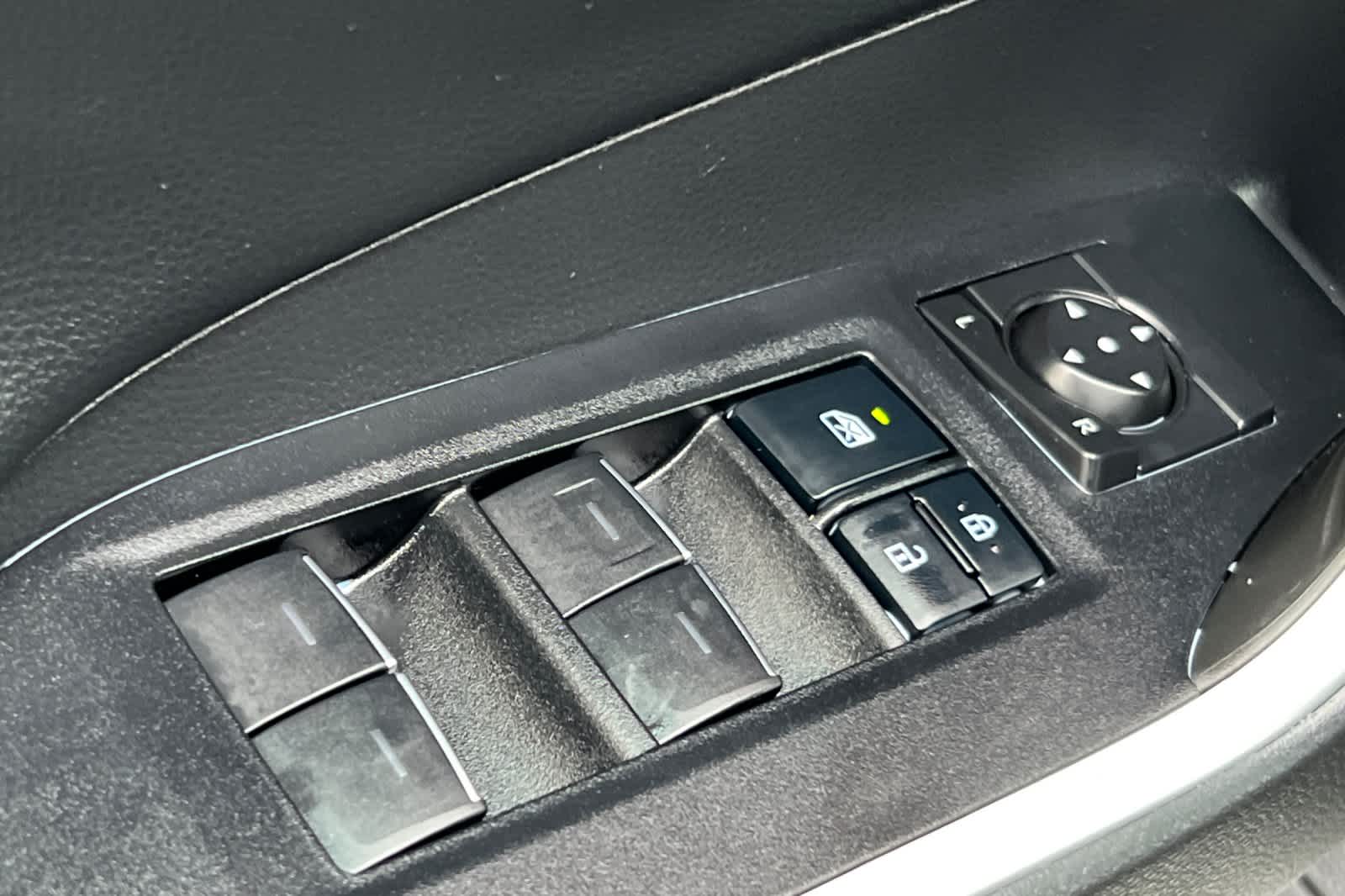 Thumbnail: 2022 Toyota RAV4 - 13