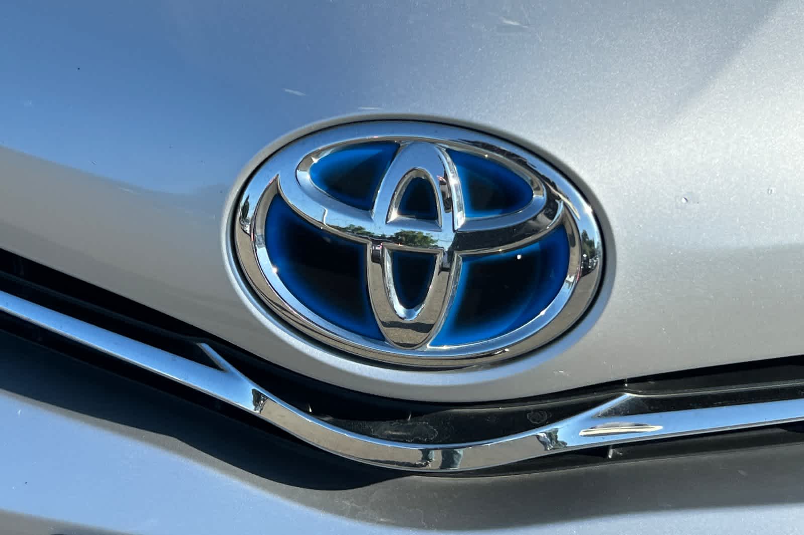 Thumbnail: 2013 Toyota Prius v - 9