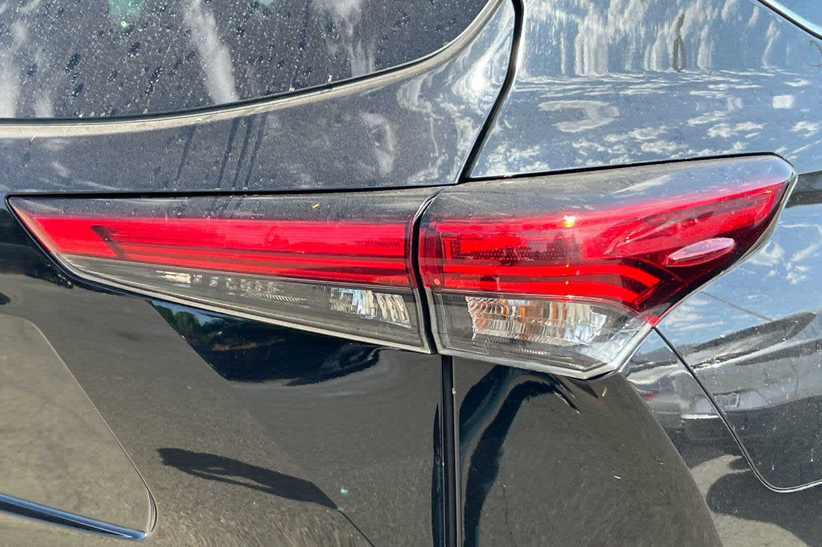Thumbnail: 2023 Toyota Highlander - 22