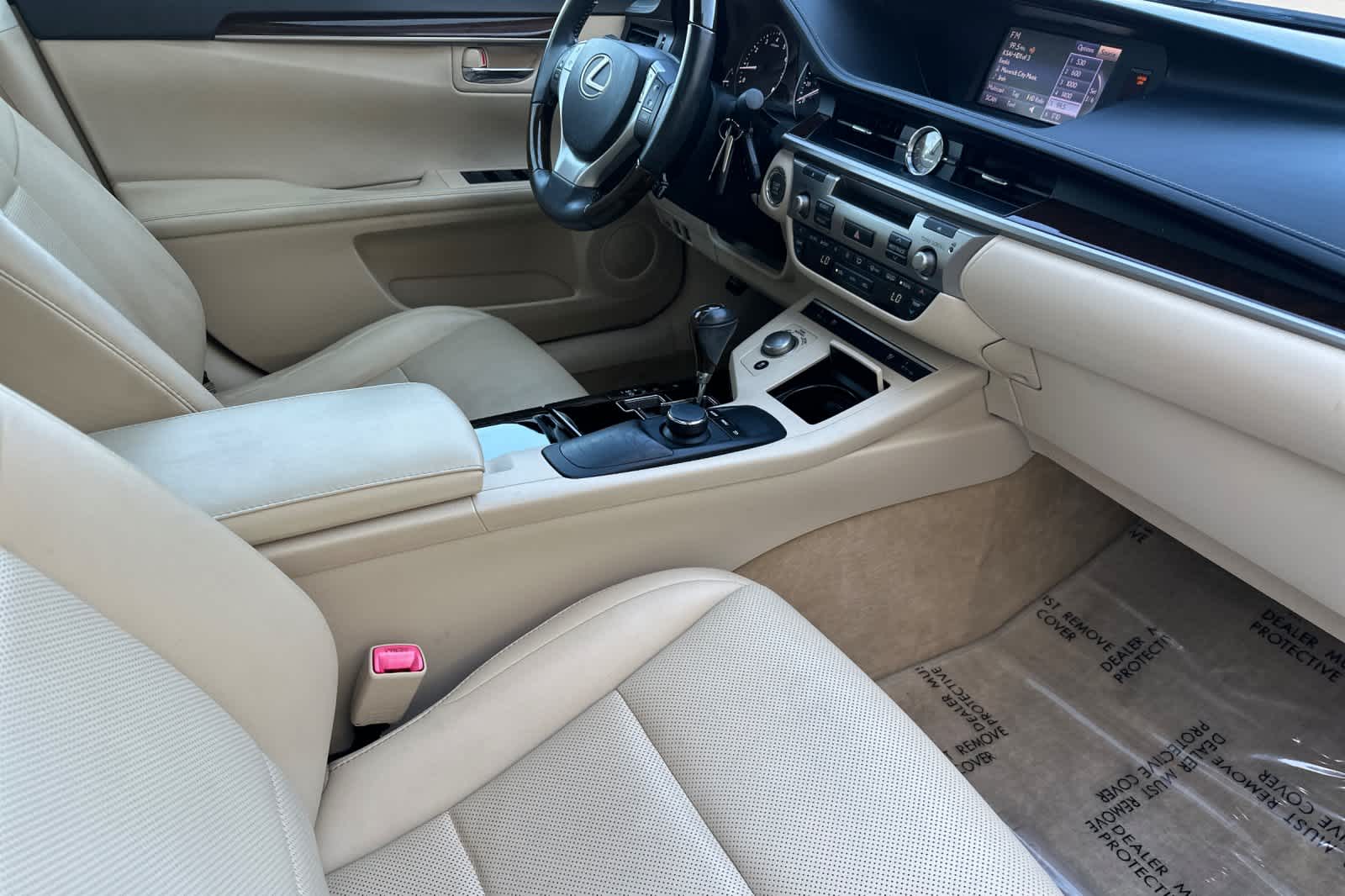 Thumbnail: 2014 Lexus ES - 16