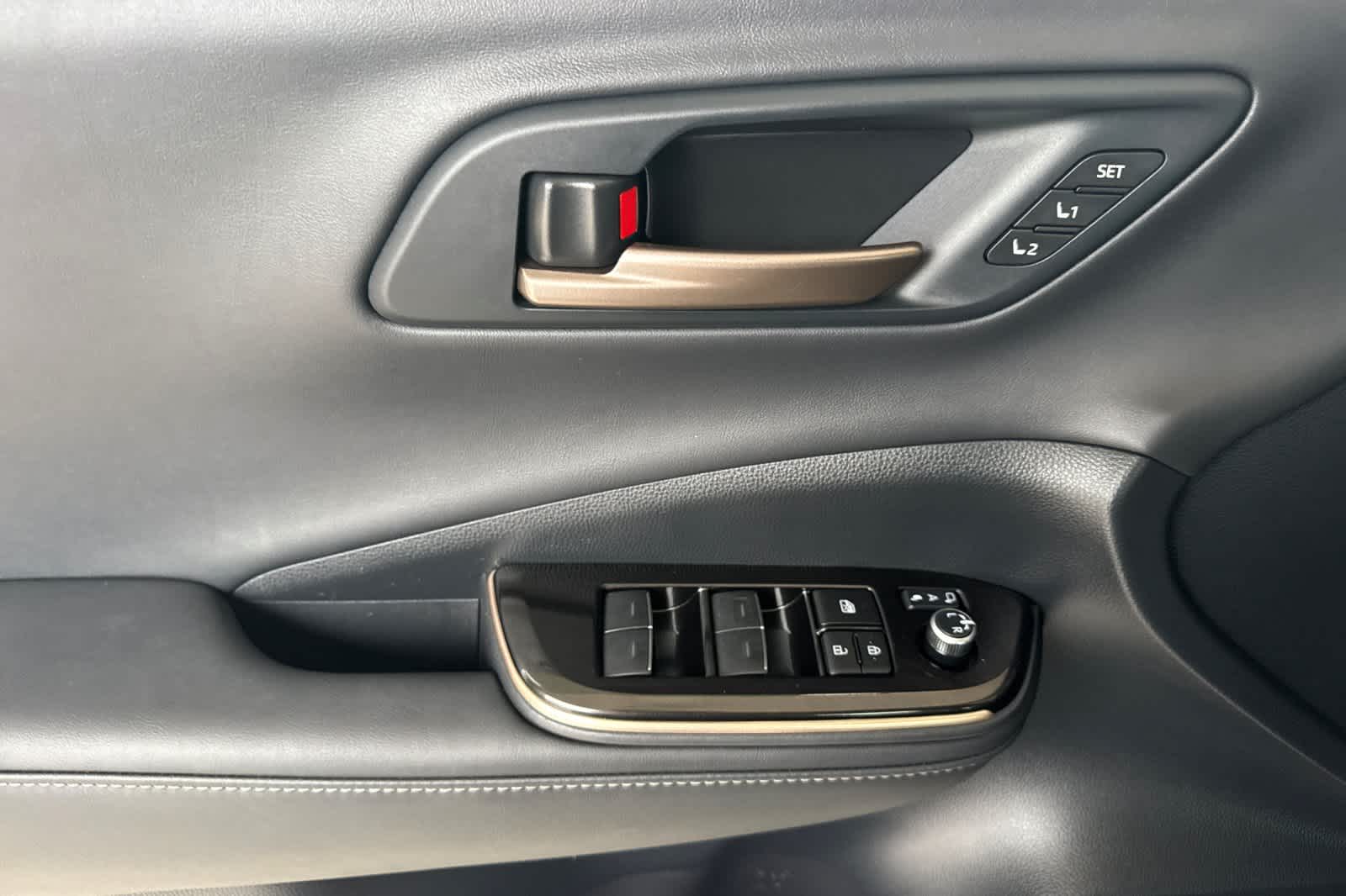 Thumbnail: 2025 Toyota Crown Signia - 12