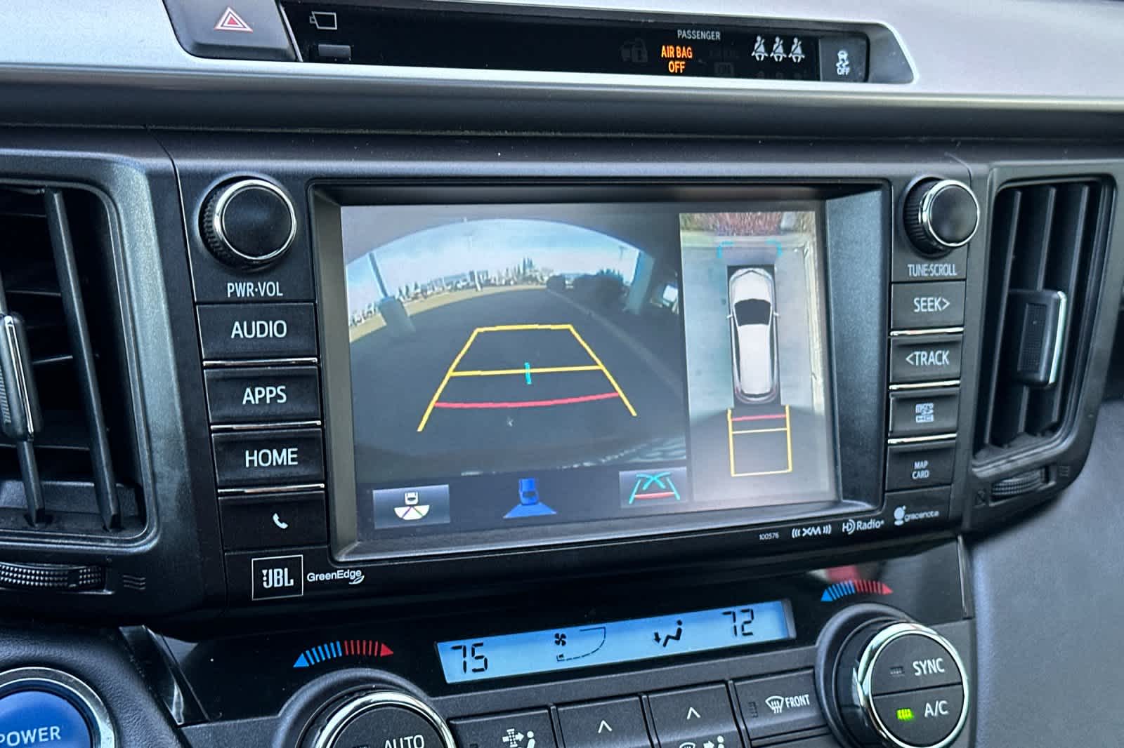 Thumbnail: 2018 Toyota RAV4 - 21