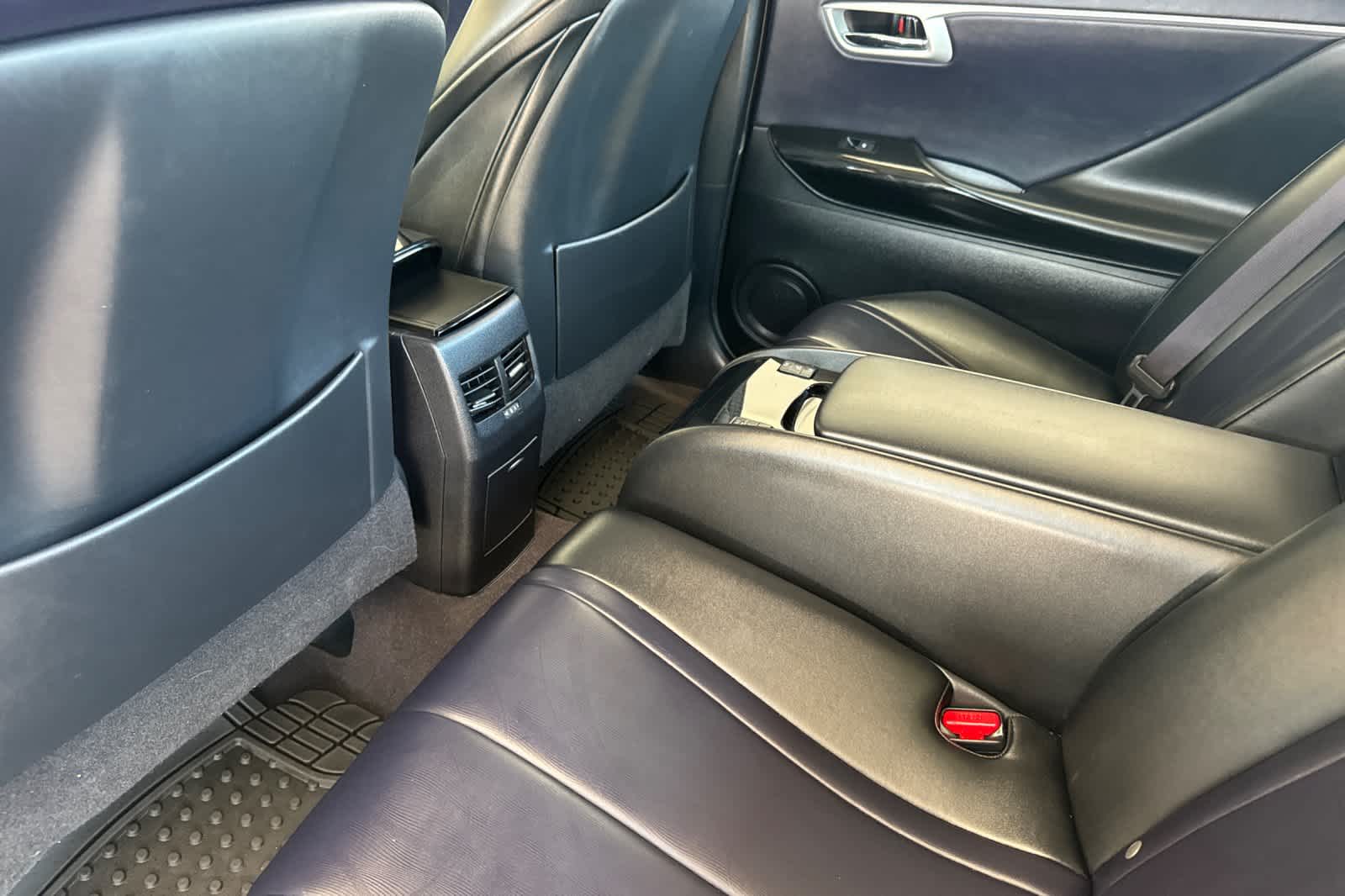 Thumbnail: 2016 Toyota Mirai - 4