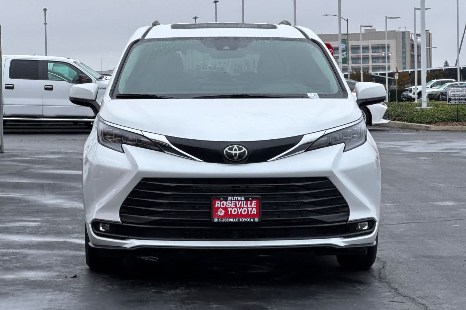 Thumbnail: 2026 Toyota Sienna - 10