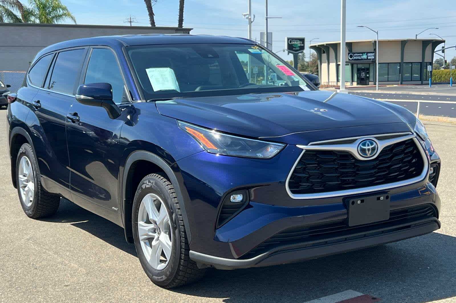Thumbnail: 2024 Toyota Highlander - 3