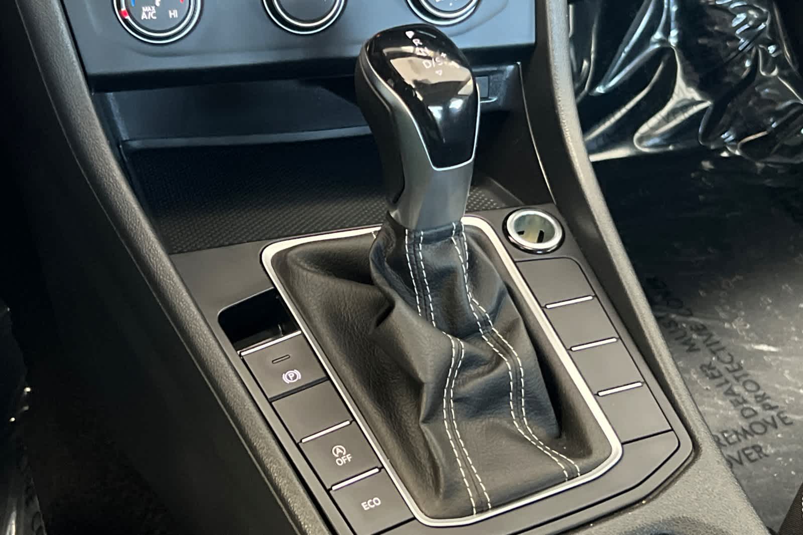 Thumbnail: 2024 Volkswagen Jetta - 21