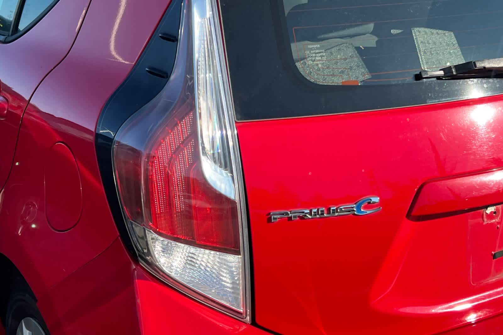 Thumbnail: 2015 Toyota Prius c - 15