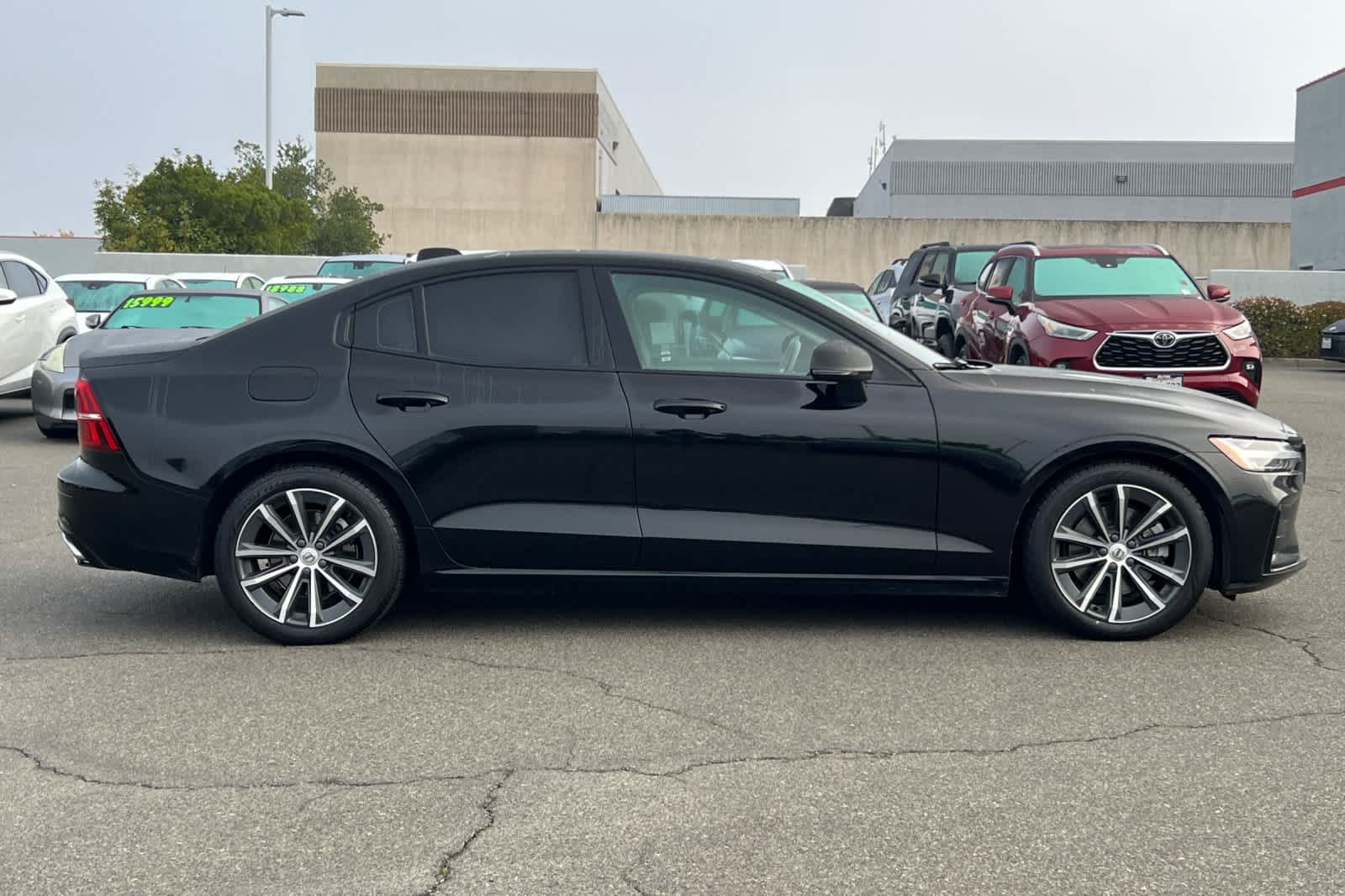 Thumbnail: 2022 Volvo S60 - 6