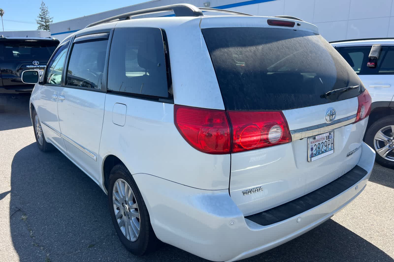 Thumbnail: 2010 Toyota Sienna - 4