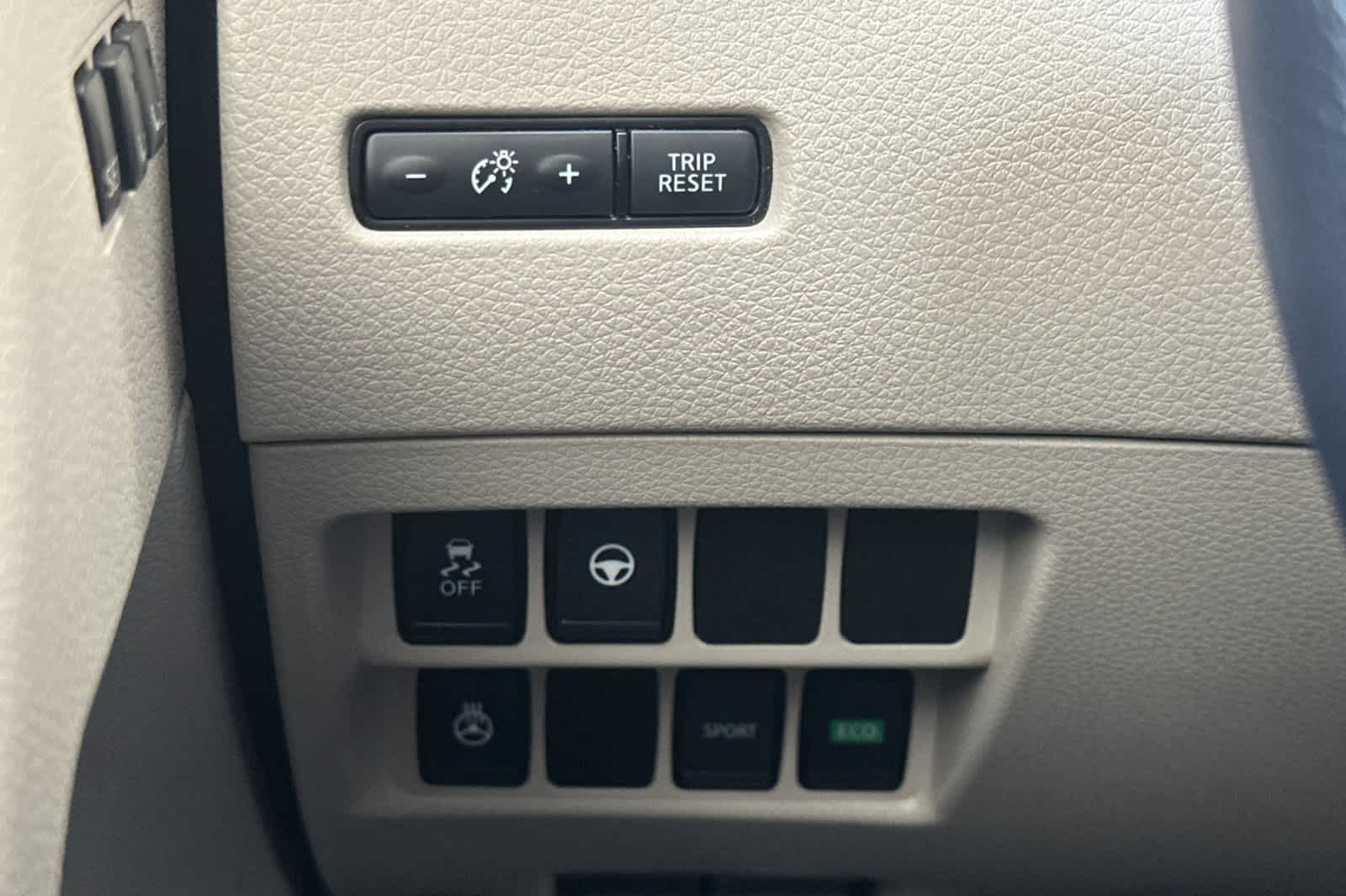 Thumbnail: 2022 Nissan Rogue Sport - 30