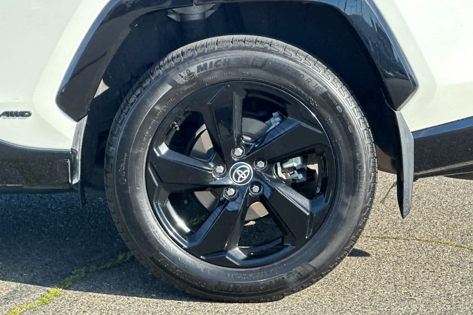 Thumbnail: 2021 Toyota RAV4 - 32