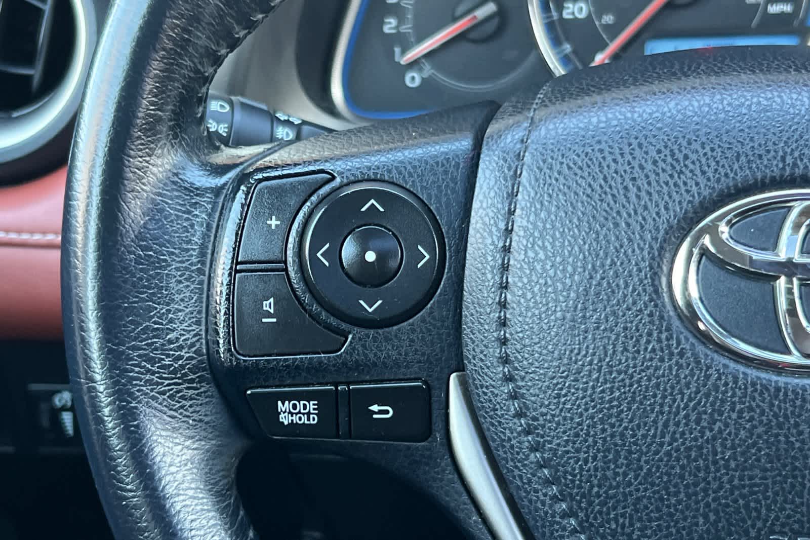 Thumbnail: 2015 Toyota RAV4 - 26