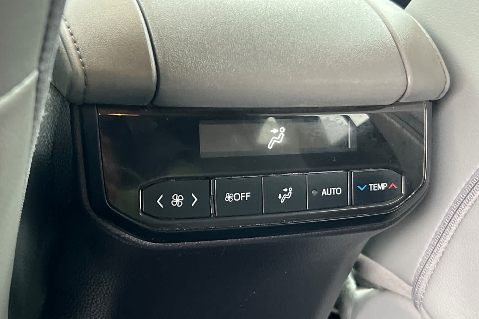 Thumbnail: 2023 Toyota Highlander - 14