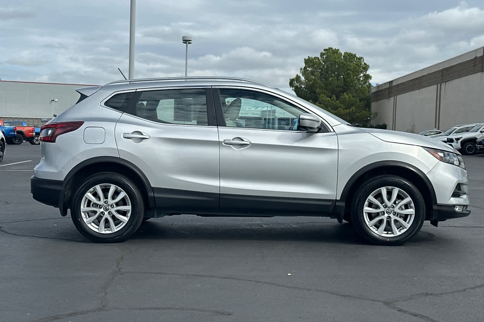 Thumbnail: 2022 Nissan Rogue Sport - 6