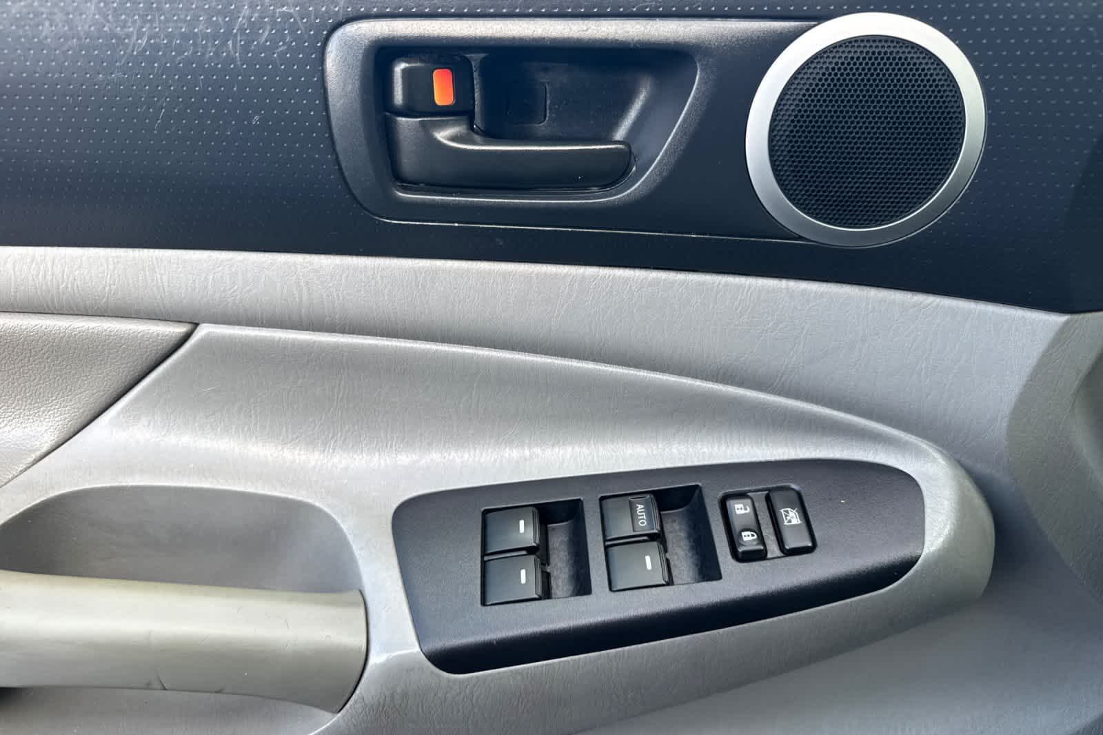 Thumbnail: 2014 Toyota Tacoma - 12