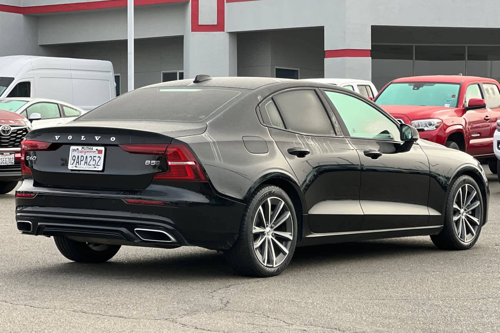 Thumbnail: 2022 Volvo S60 - 2