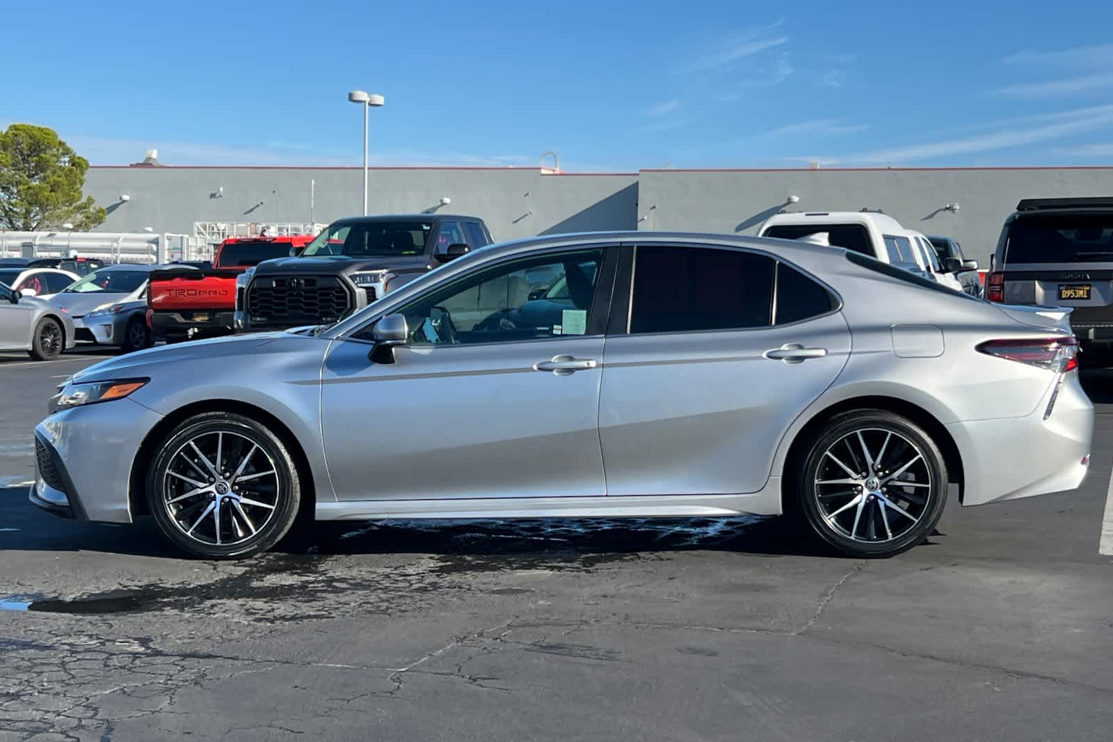 Thumbnail: 2022 Toyota Camry - 9